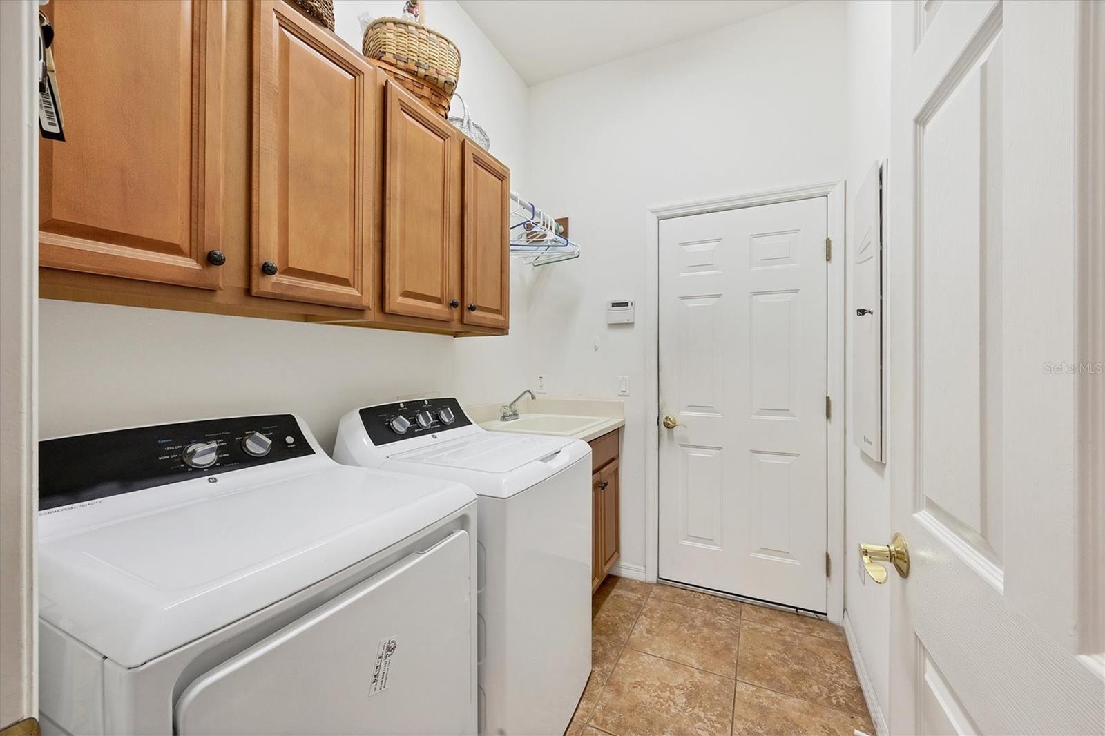 Listing photo id 31 for 3624 Summerwind Circle