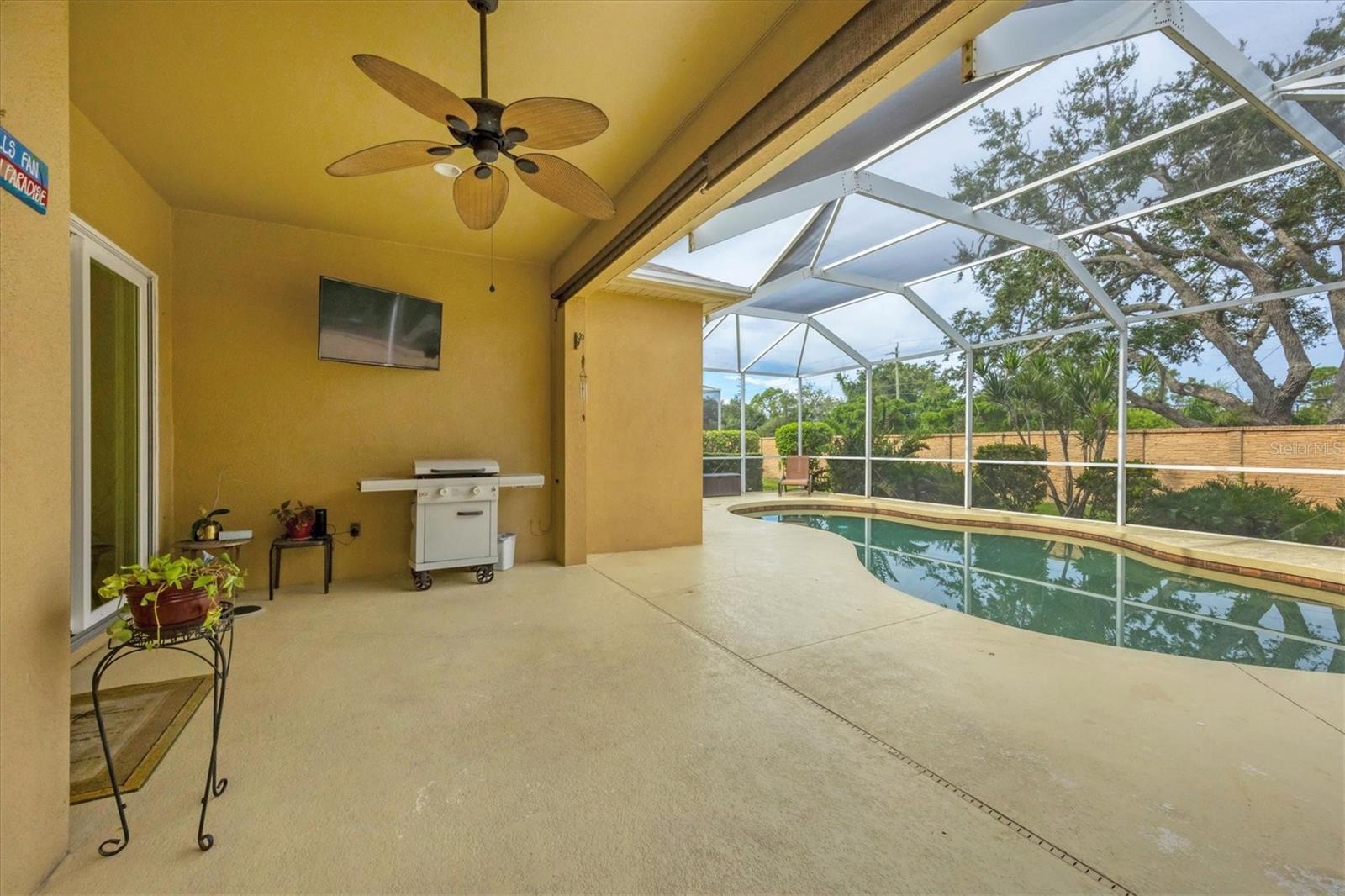 Listing photo id 33 for 3624 Summerwind Circle