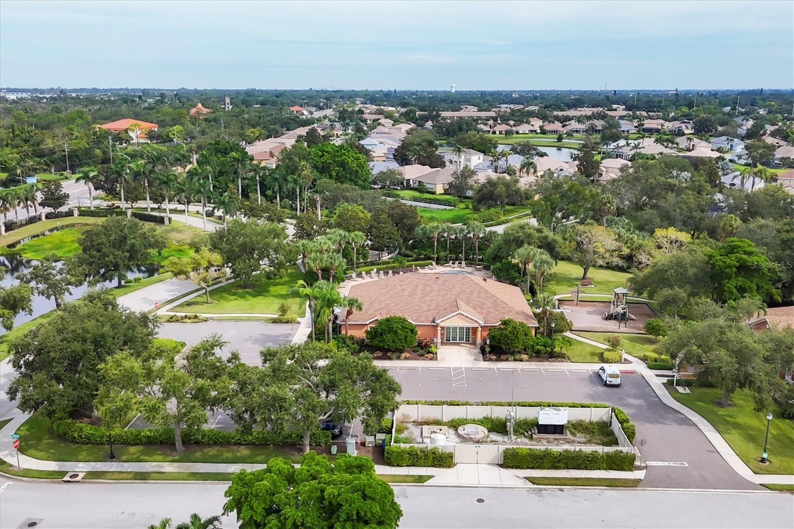 Listing photo id 47 for 3624 Summerwind Circle