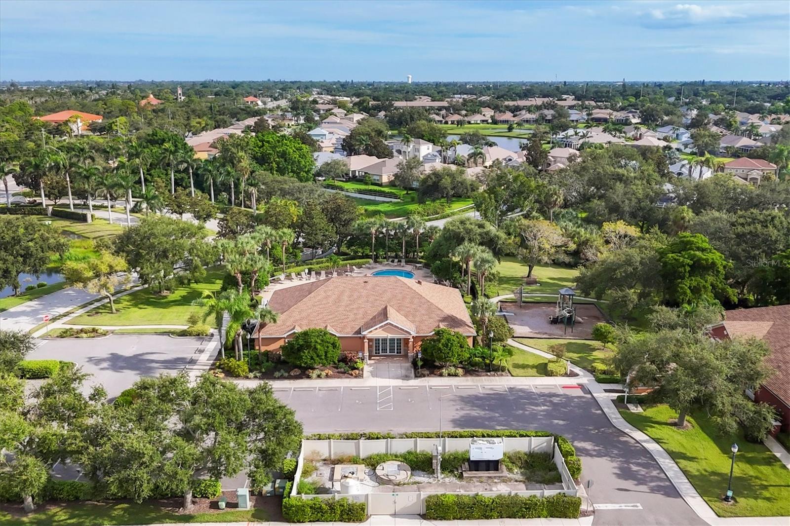 Listing photo id 49 for 3624 Summerwind Circle