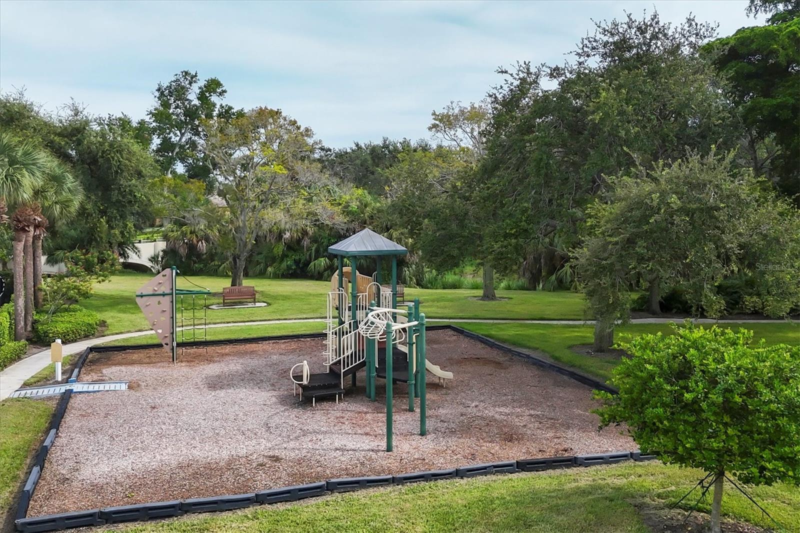 Listing photo id 59 for 3624 Summerwind Circle