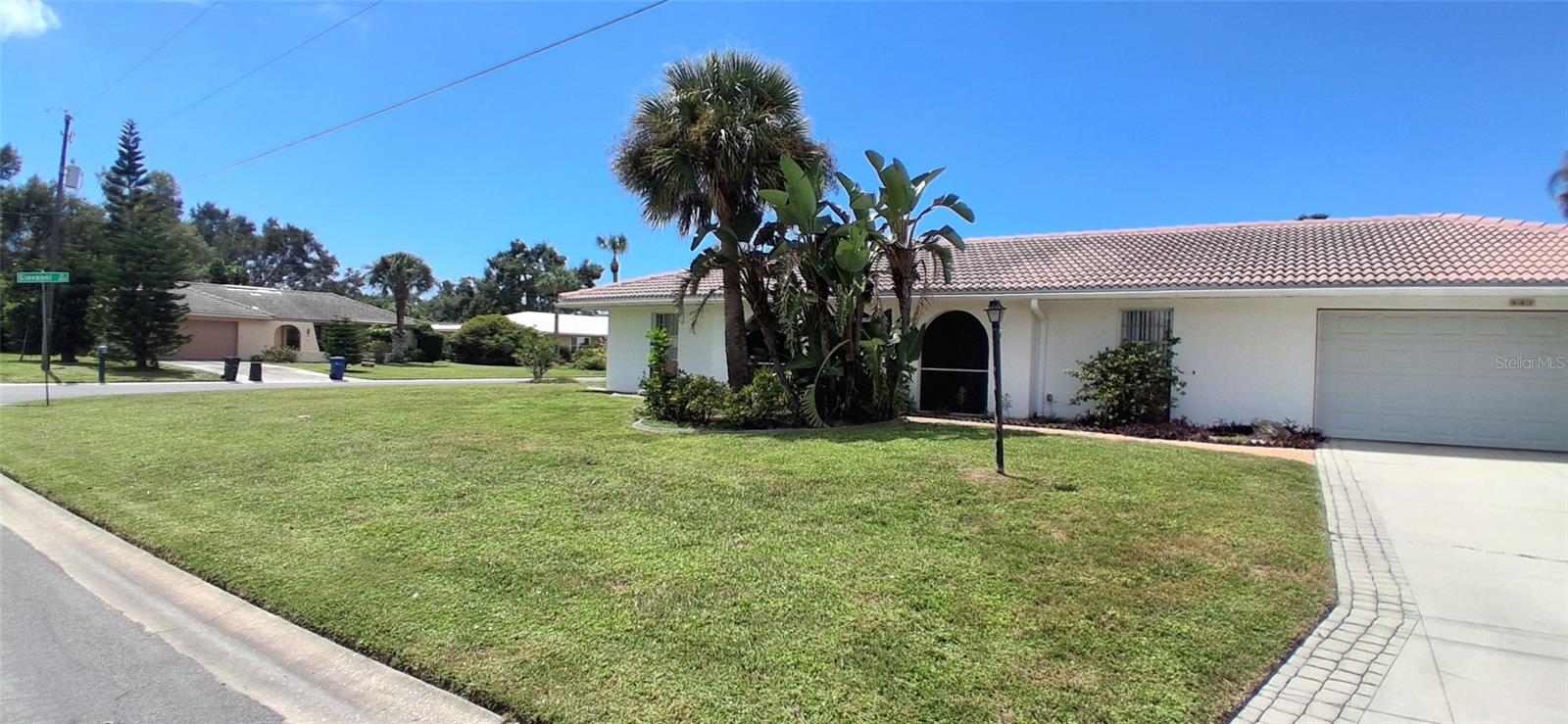 Image 2 of 5 For 441 Rubens Drive E
