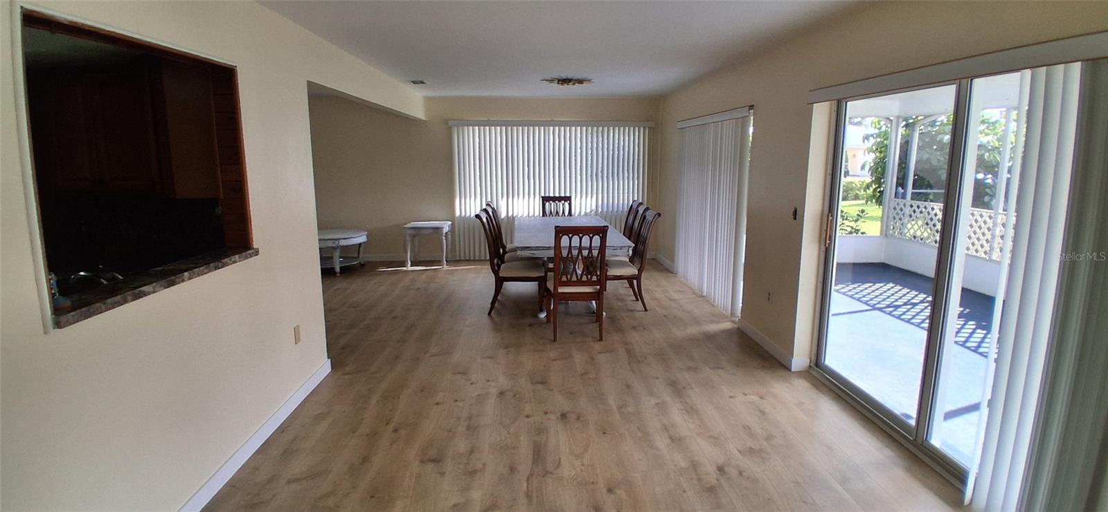 Image 7 of 23 For 441 Rubens Drive E