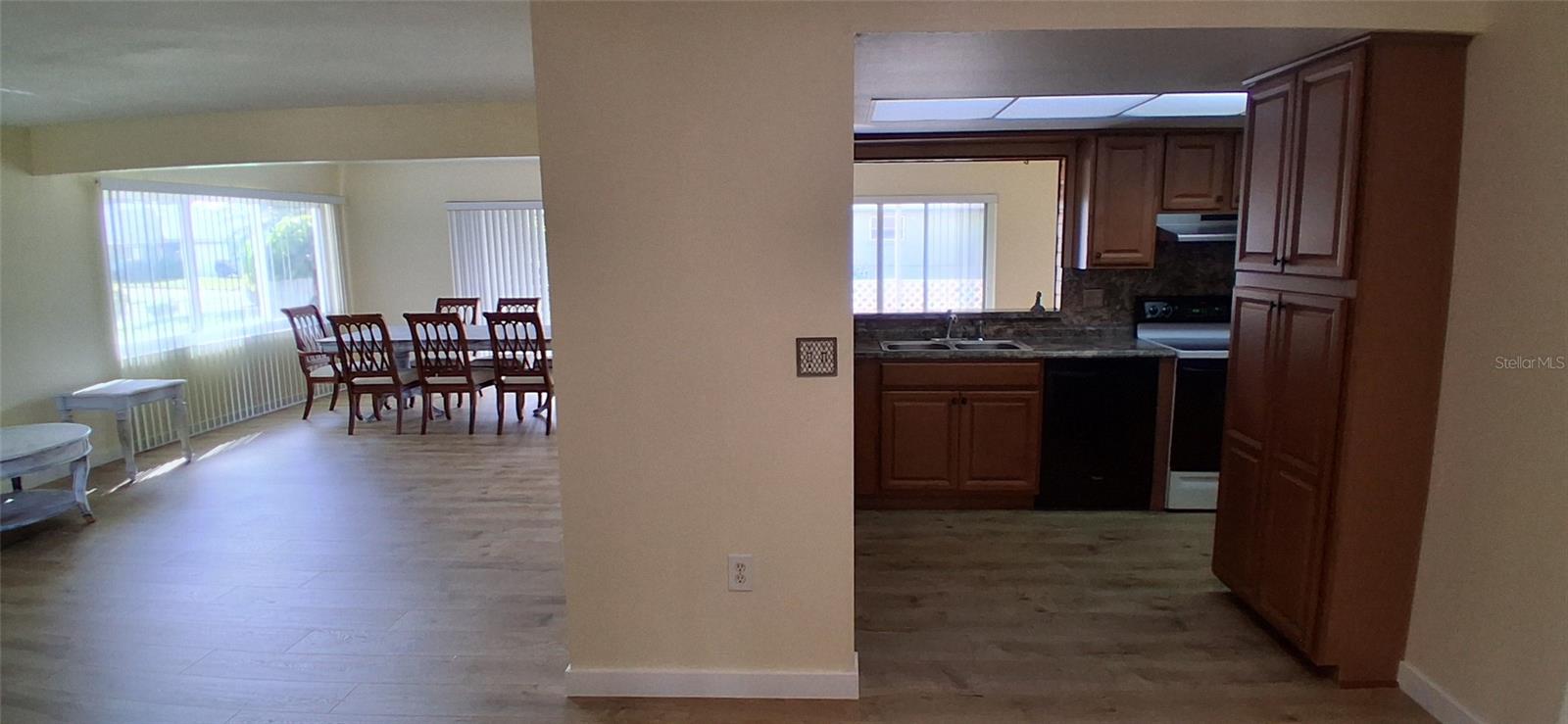 Image 8 of 23 For 441 Rubens Drive E