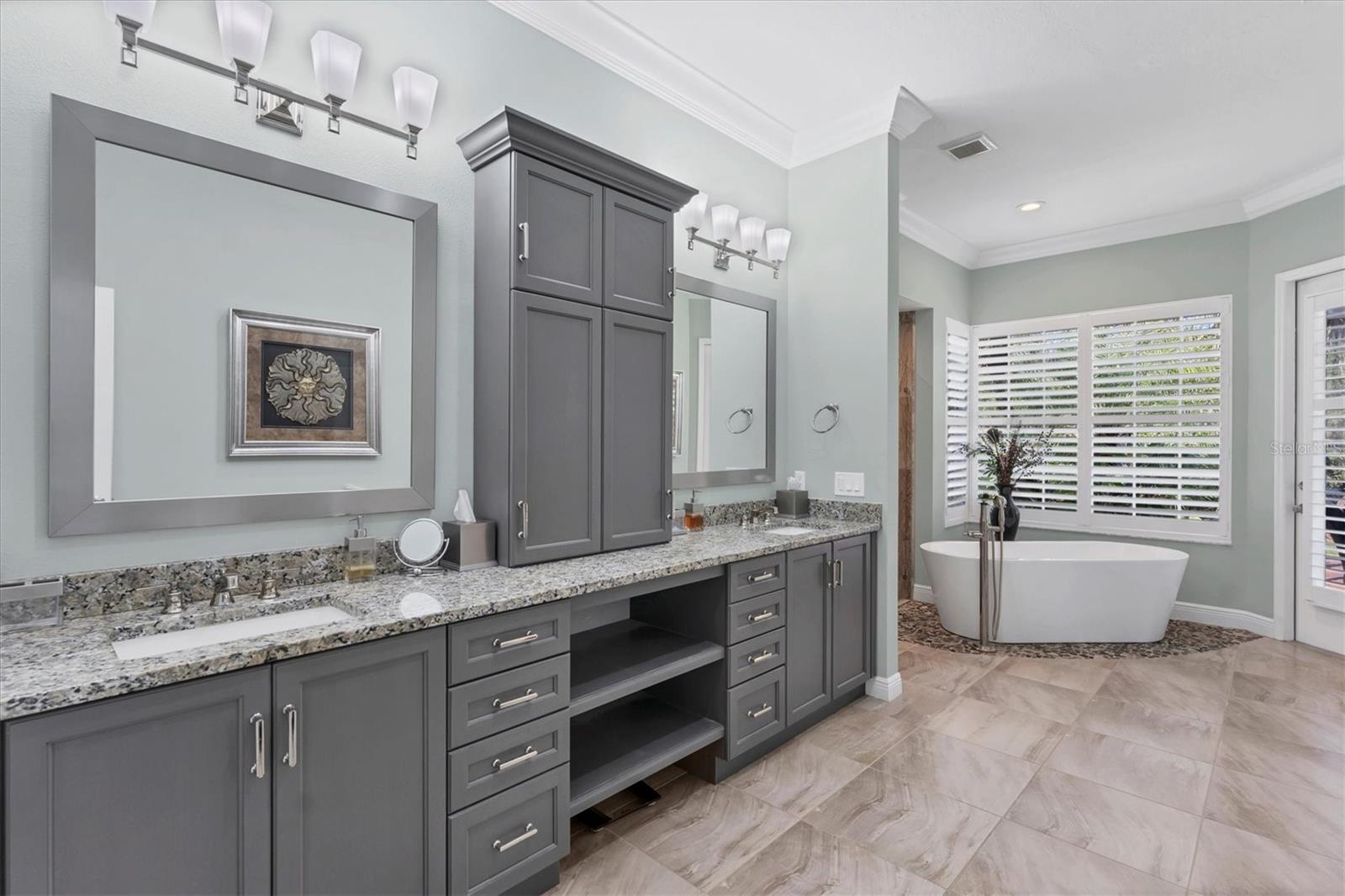 Image 37 of 62 For 8214 Regents Court