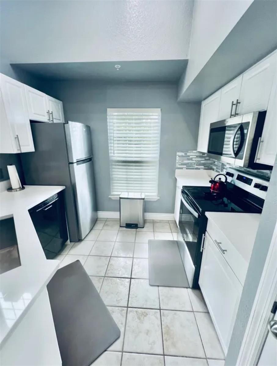 Image 17 of 18 For 5571 Rosehill  205