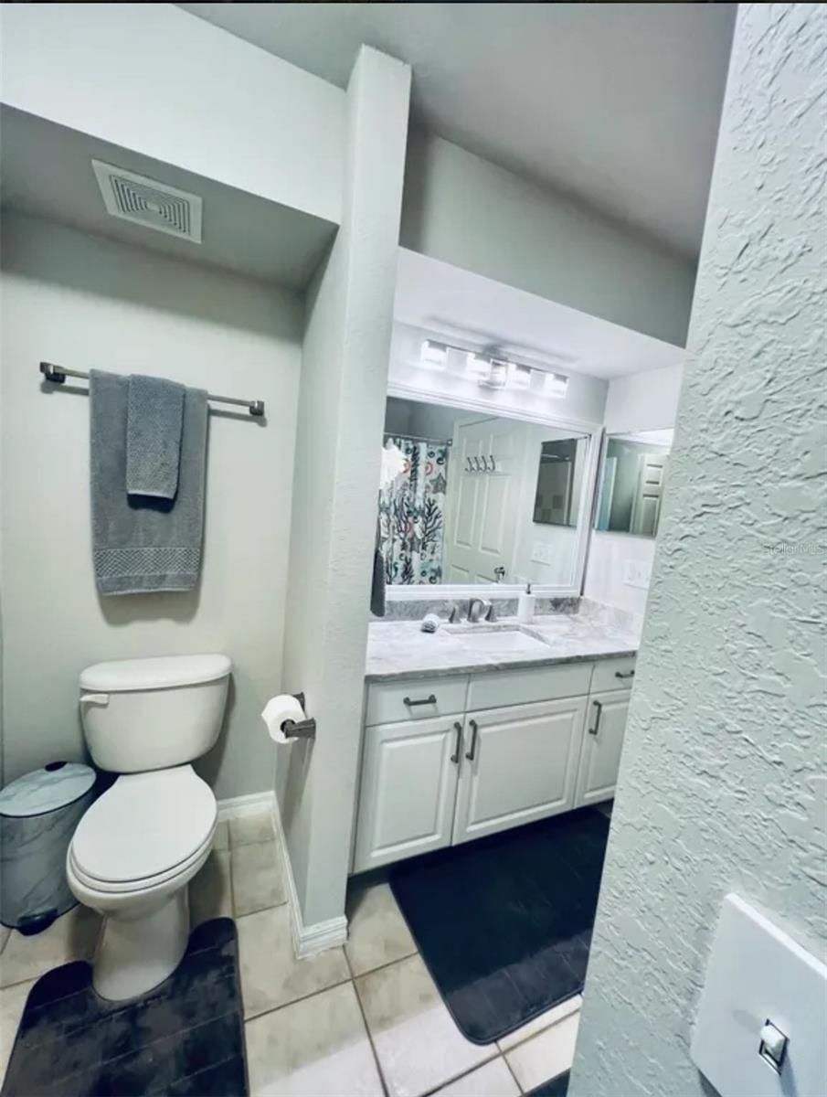Image 7 of 18 For 5571 Rosehill  205