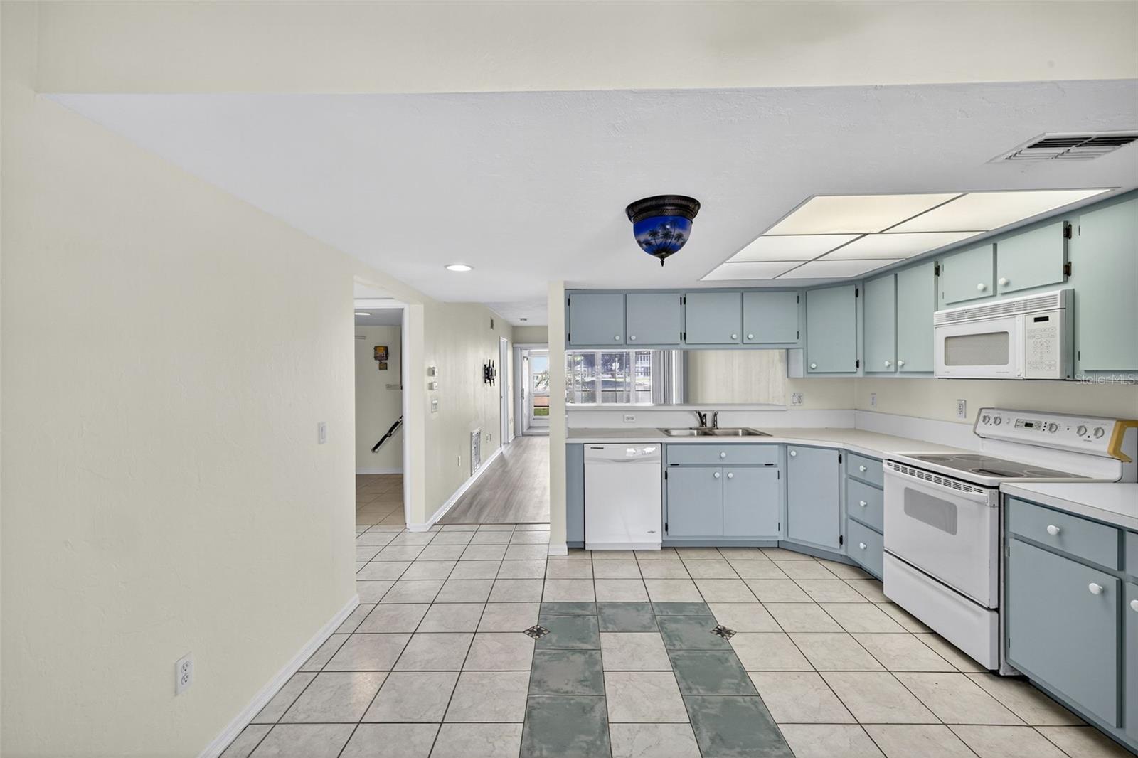 Image 10 of 28 For 11644 Egret Circle 701