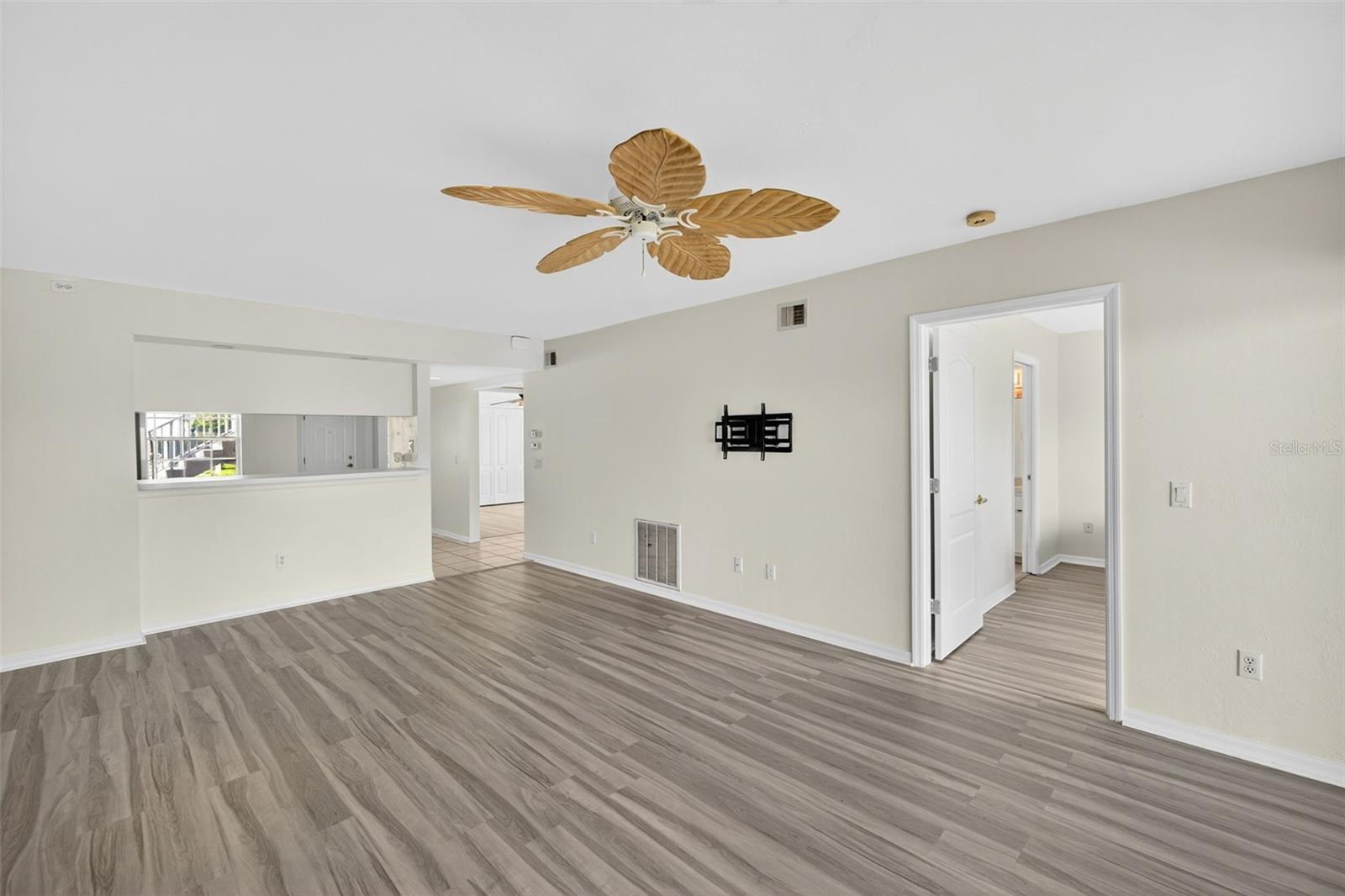 Image 6 of 28 For 11644 Egret Circle 701