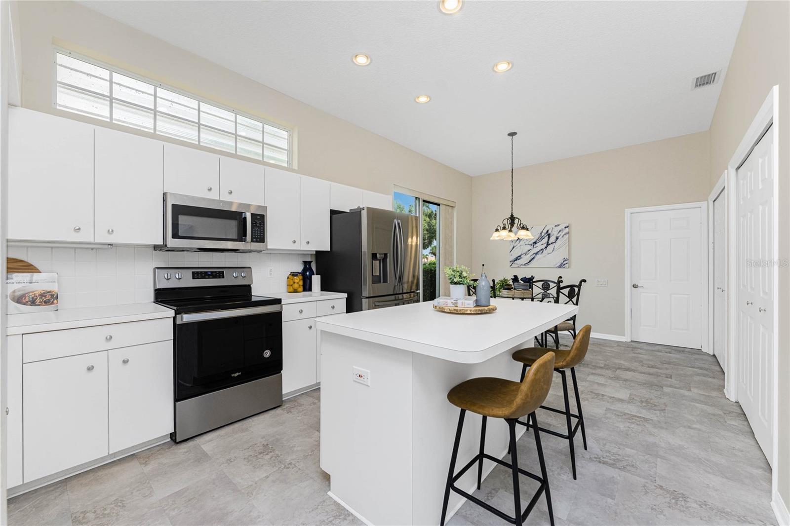 Image 18 of 77 For 6730 Greenview Lane