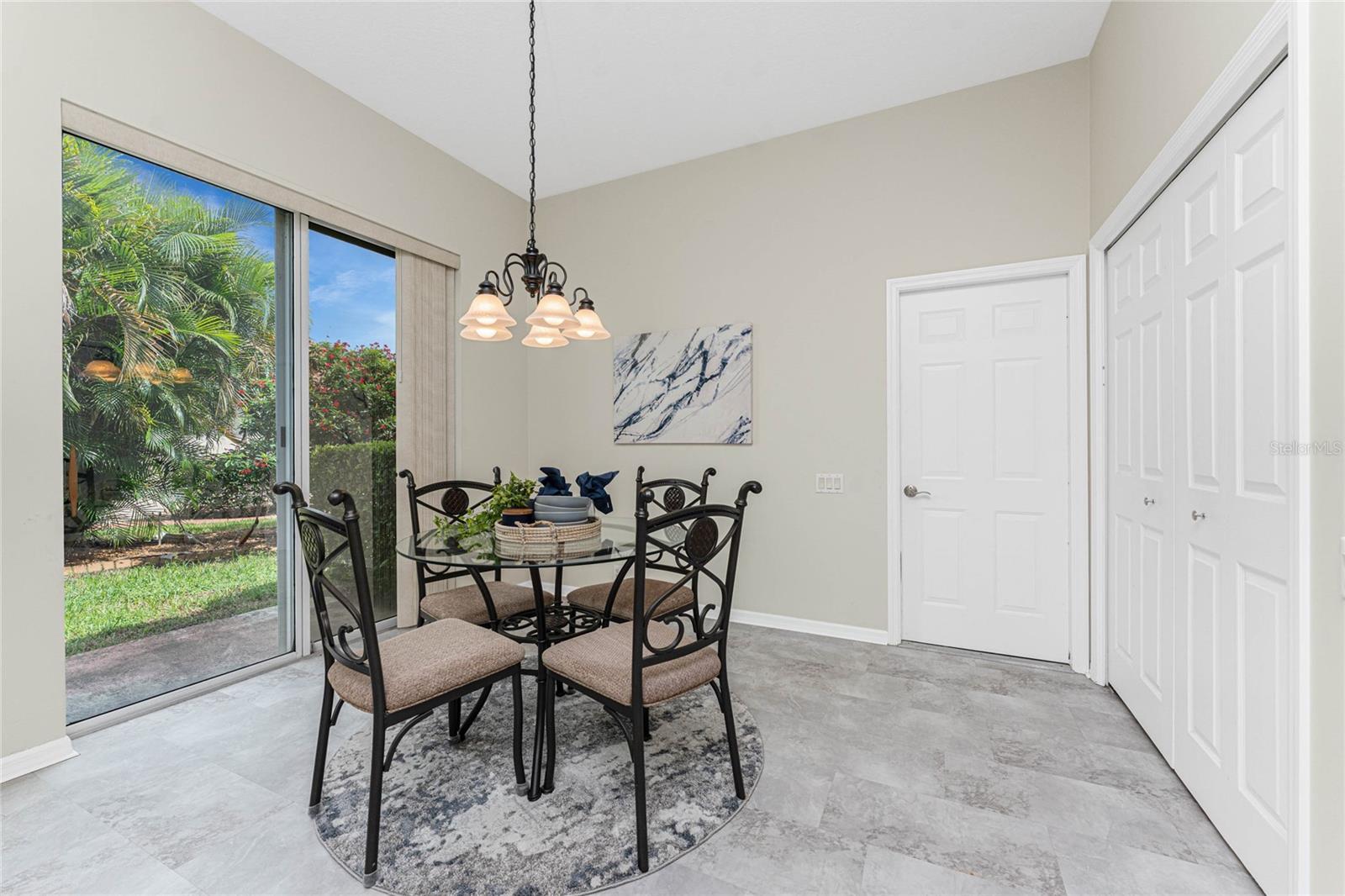 Image 19 of 77 For 6730 Greenview Lane
