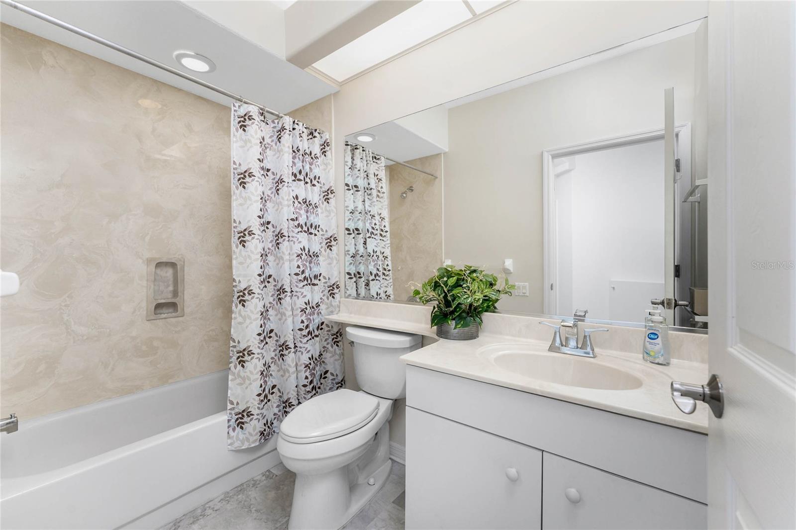 Image 34 of 77 For 6730 Greenview Lane