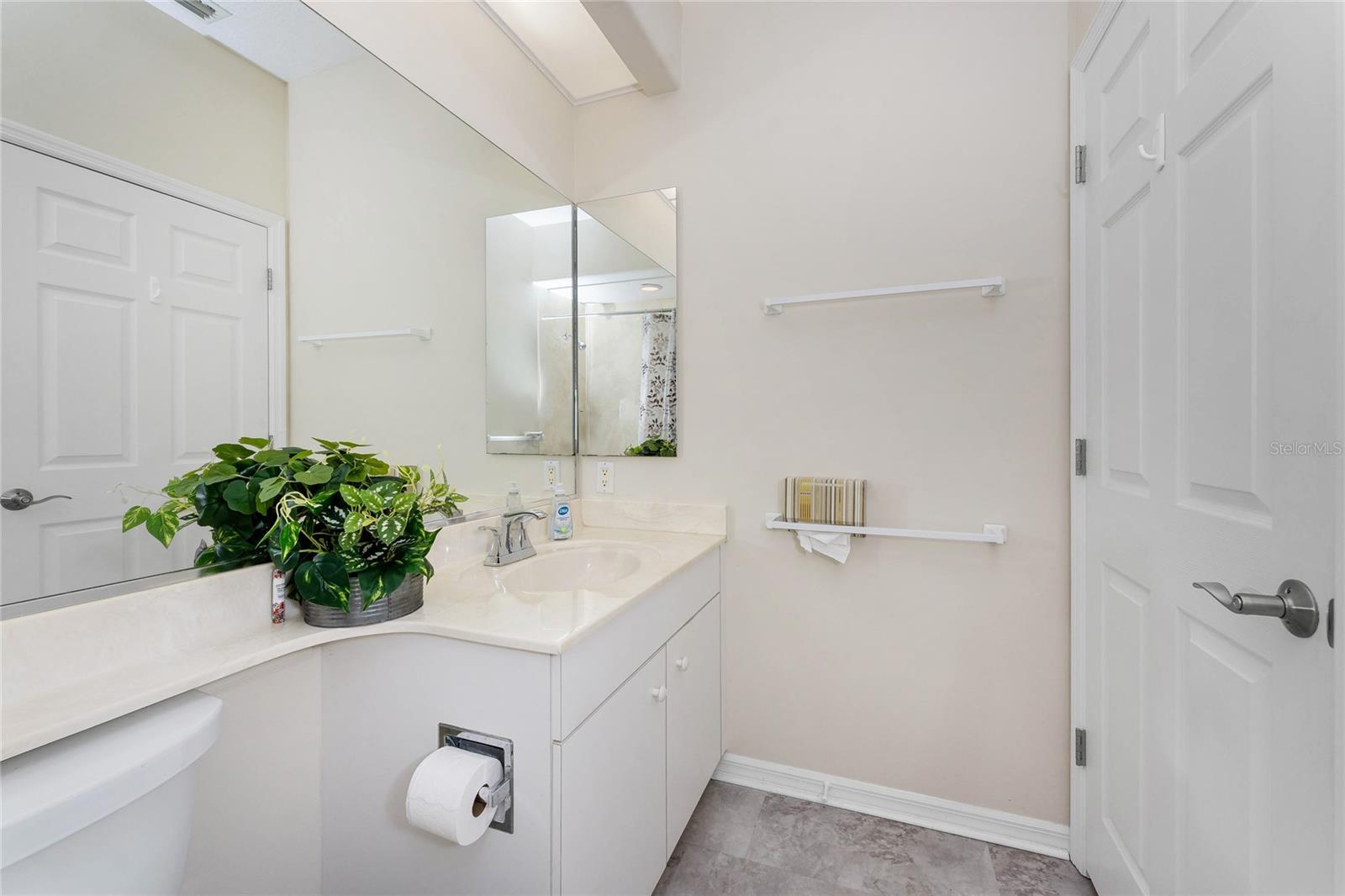 Image 36 of 77 For 6730 Greenview Lane
