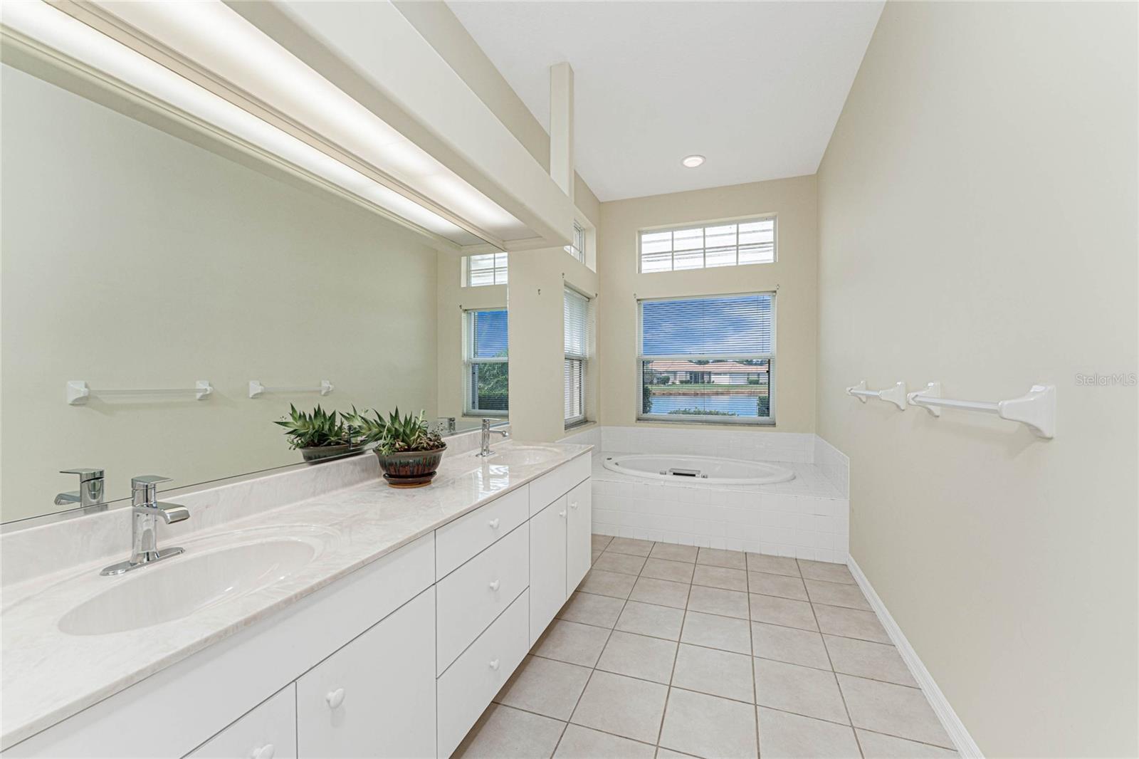 Image 42 of 77 For 6730 Greenview Lane