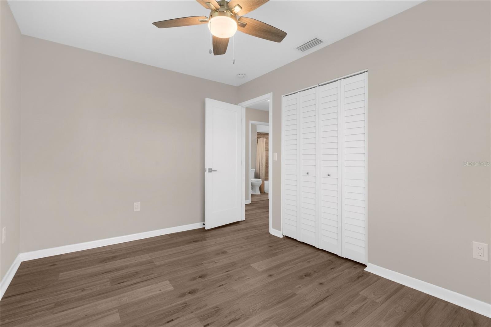 Image 19 of 33 For 913 64th Street W