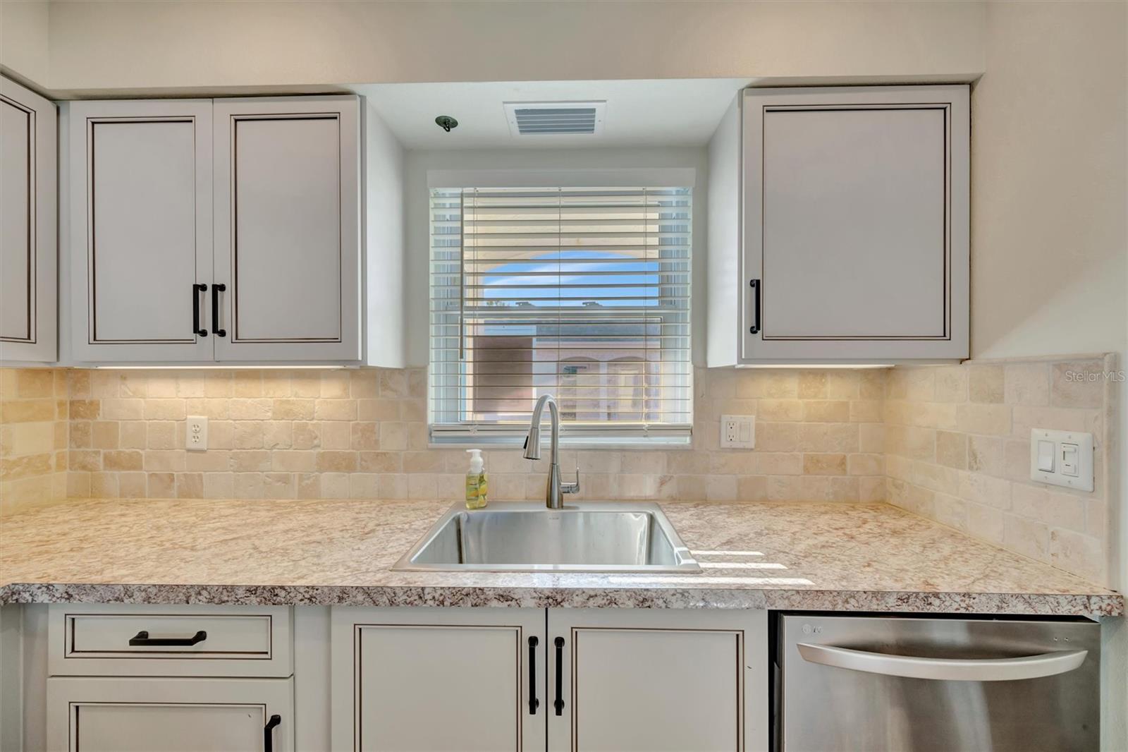 Image 11 of 39 For 9718 Hernando Court