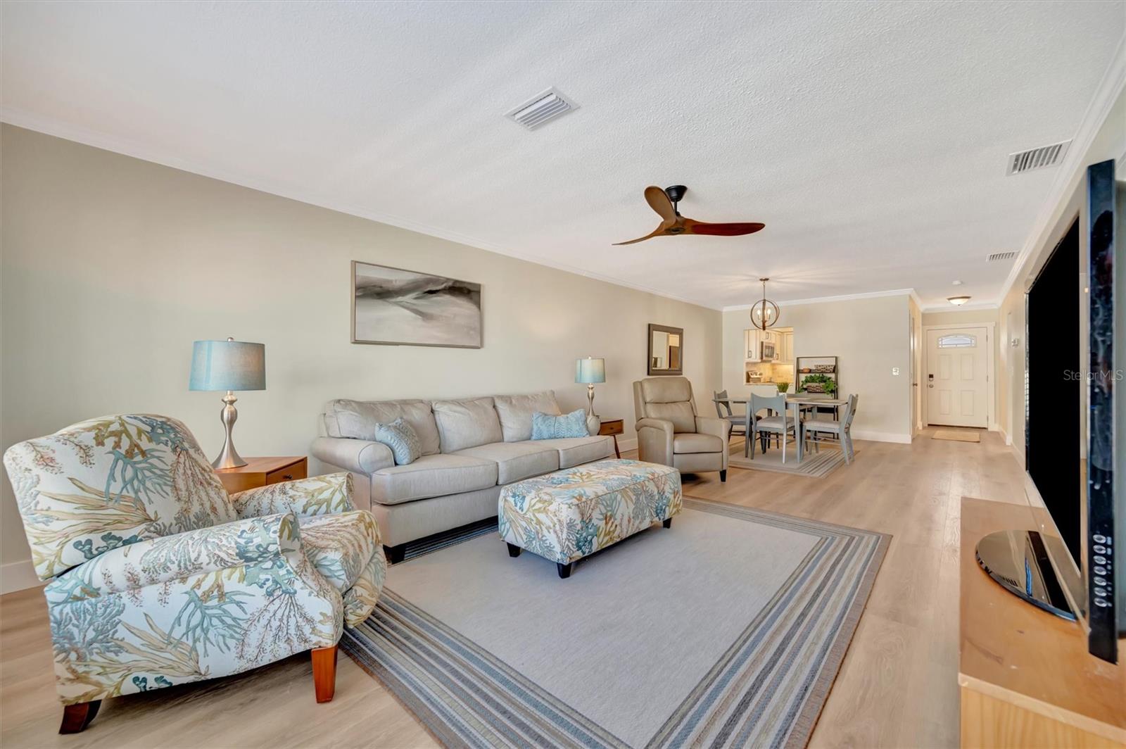 Image 18 of 39 For 9718 Hernando Court