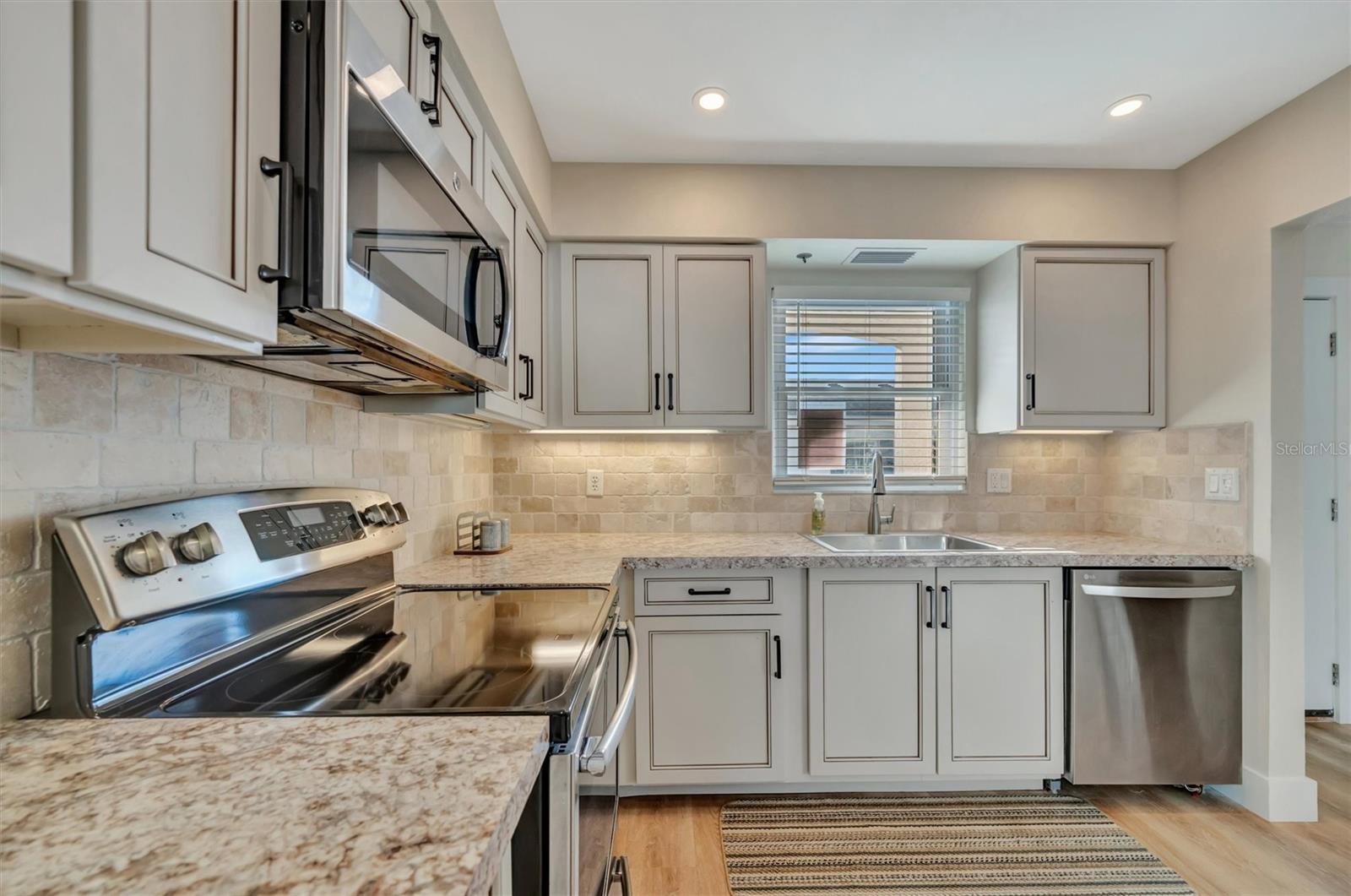 Image 4 of 39 For 9718 Hernando Court