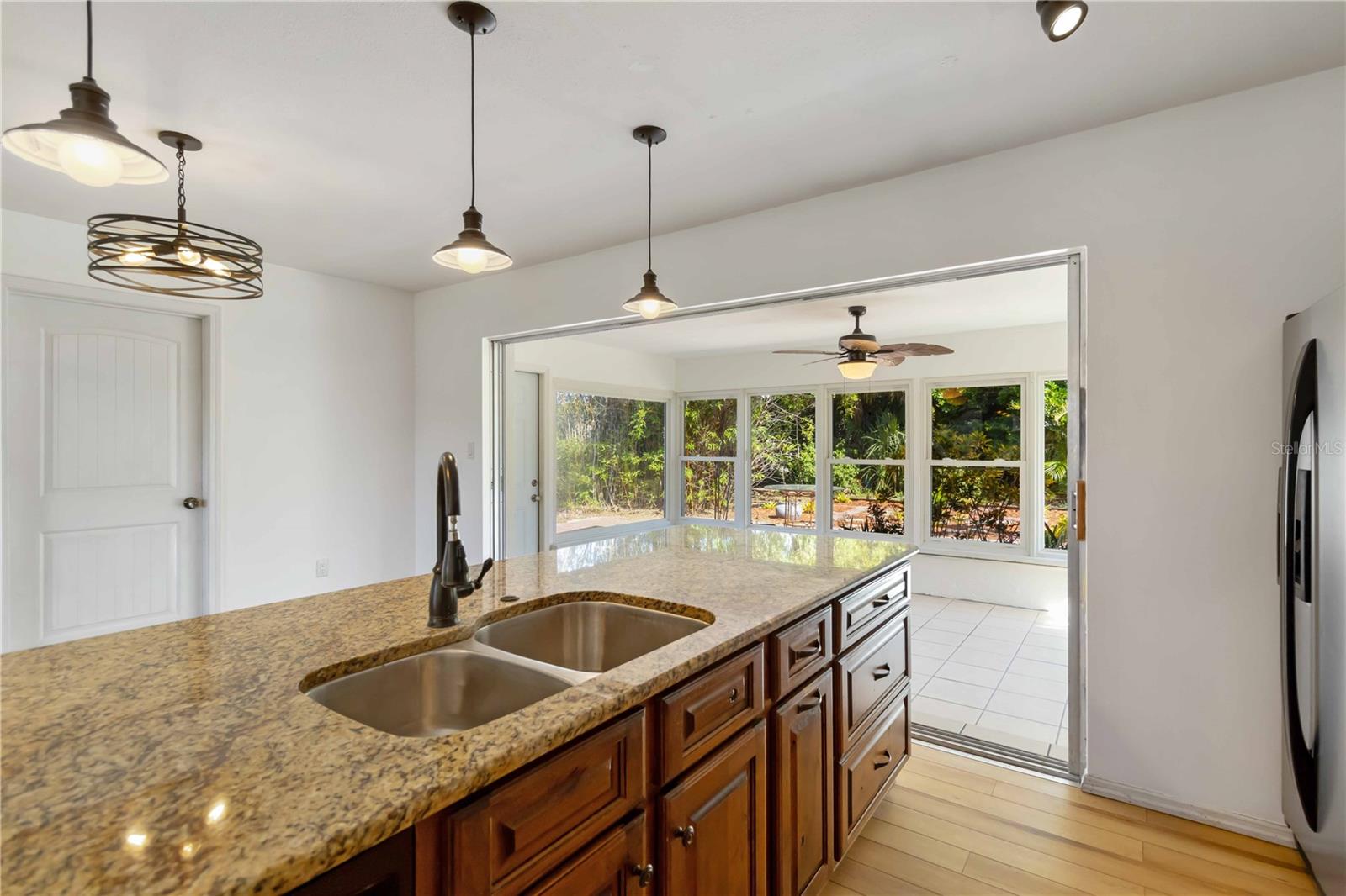 Image 13 of 65 For 5224 39th Avenue W