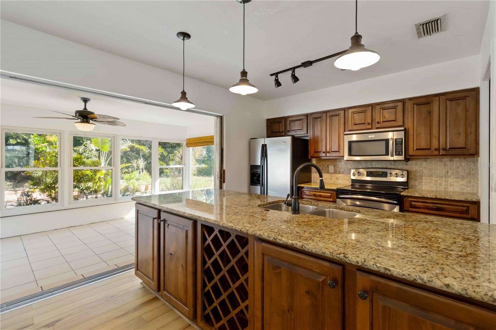 Image 14 of 65 For 5224 39th Avenue W