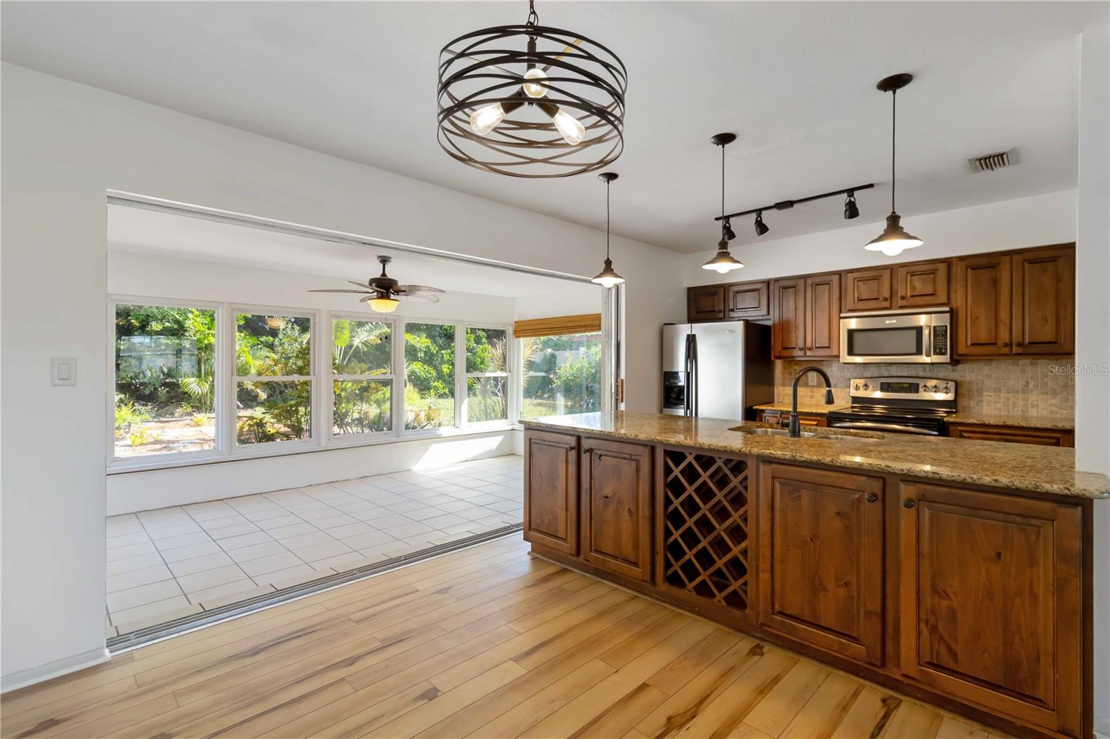 Image 5 of 65 For 5224 39th Avenue W