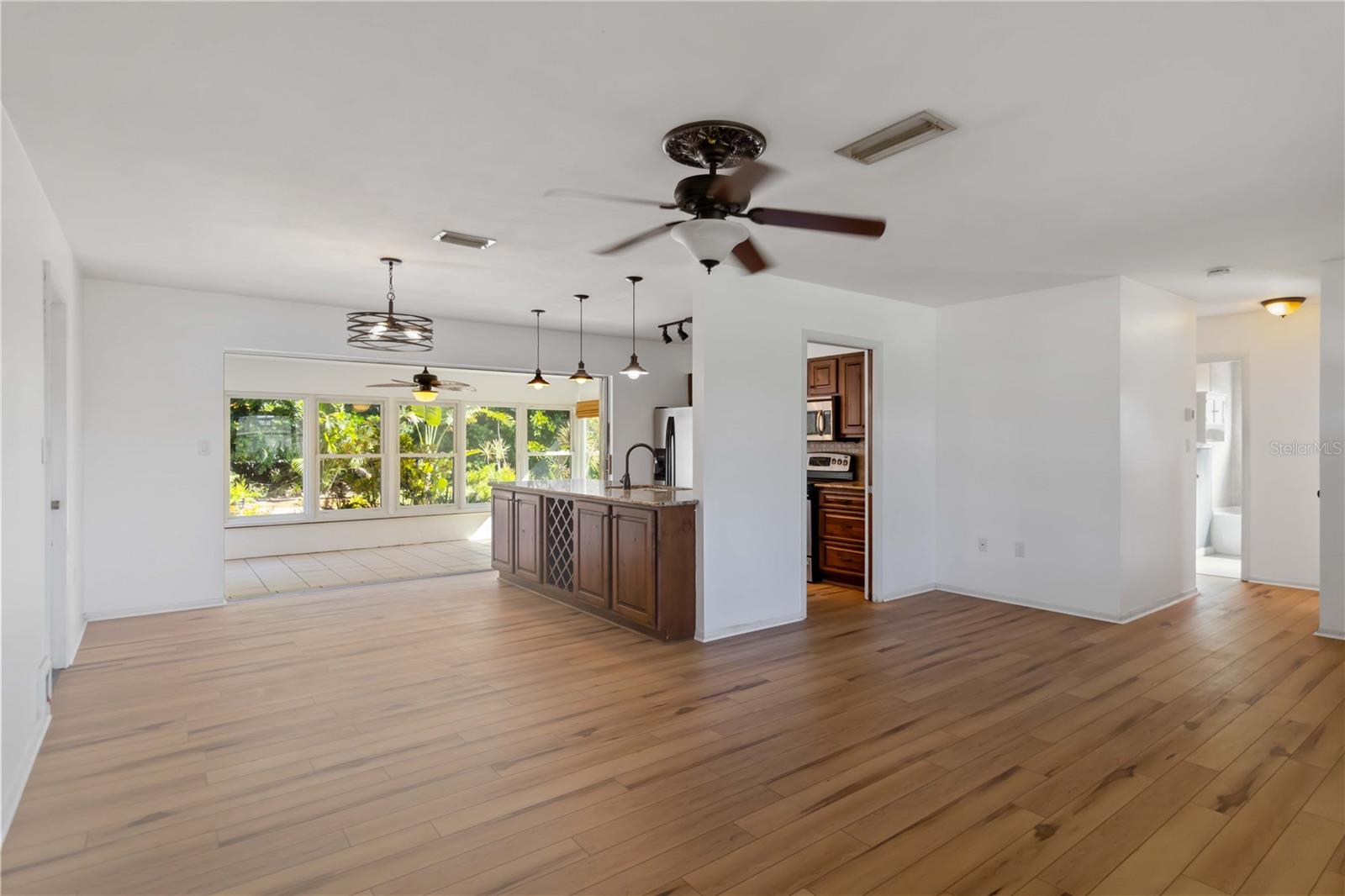 Image 7 of 65 For 5224 39th Avenue W