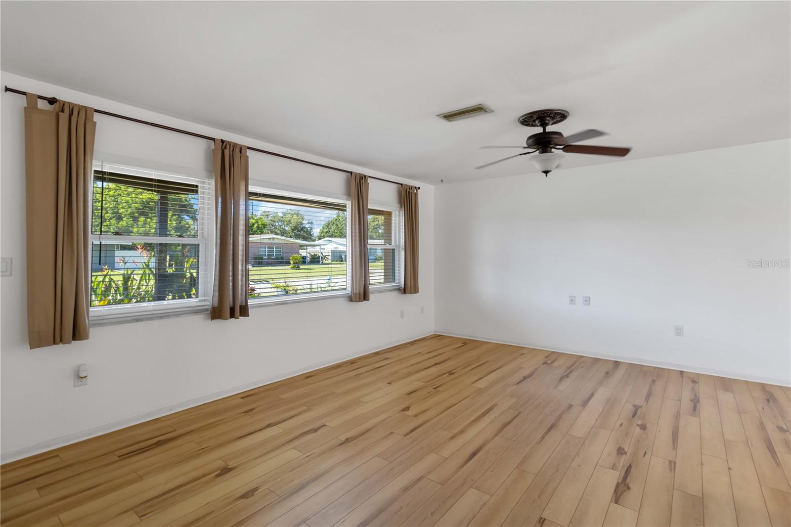 Image 8 of 65 For 5224 39th Avenue W