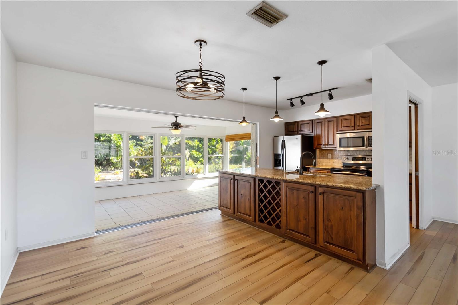 Image 9 of 65 For 5224 39th Avenue W