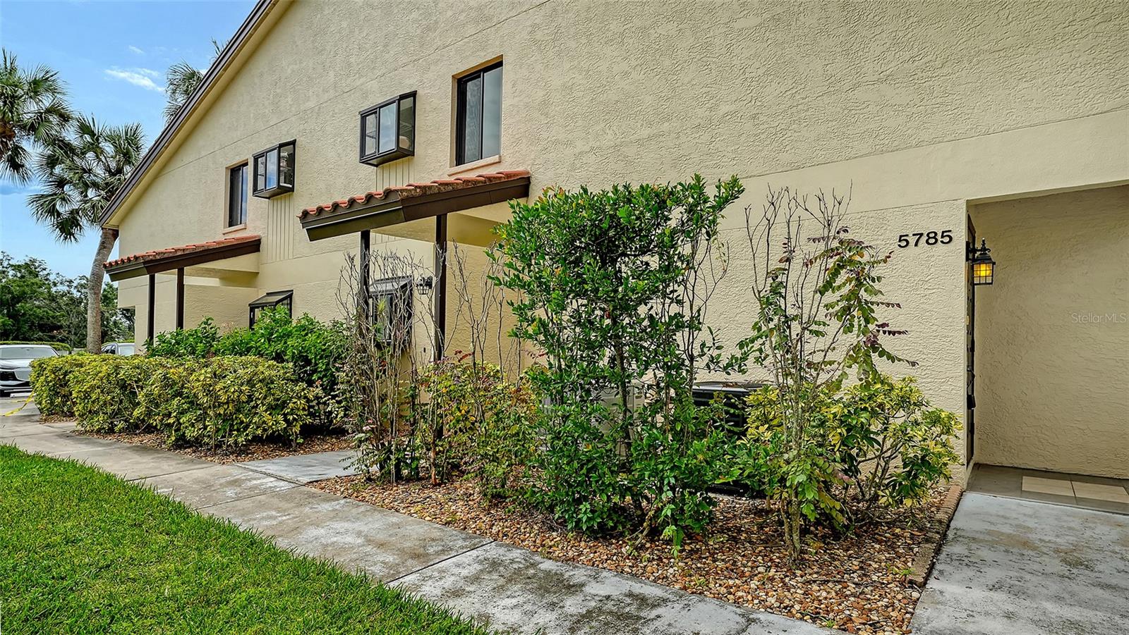 Image 4 of 36 For 5785 Gardens Drive 5785