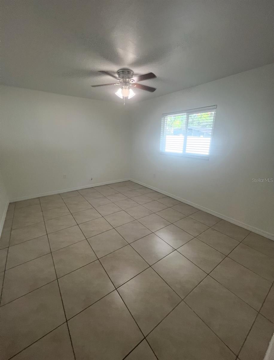 Listing photo id 8 for 4731 Violet Avenue