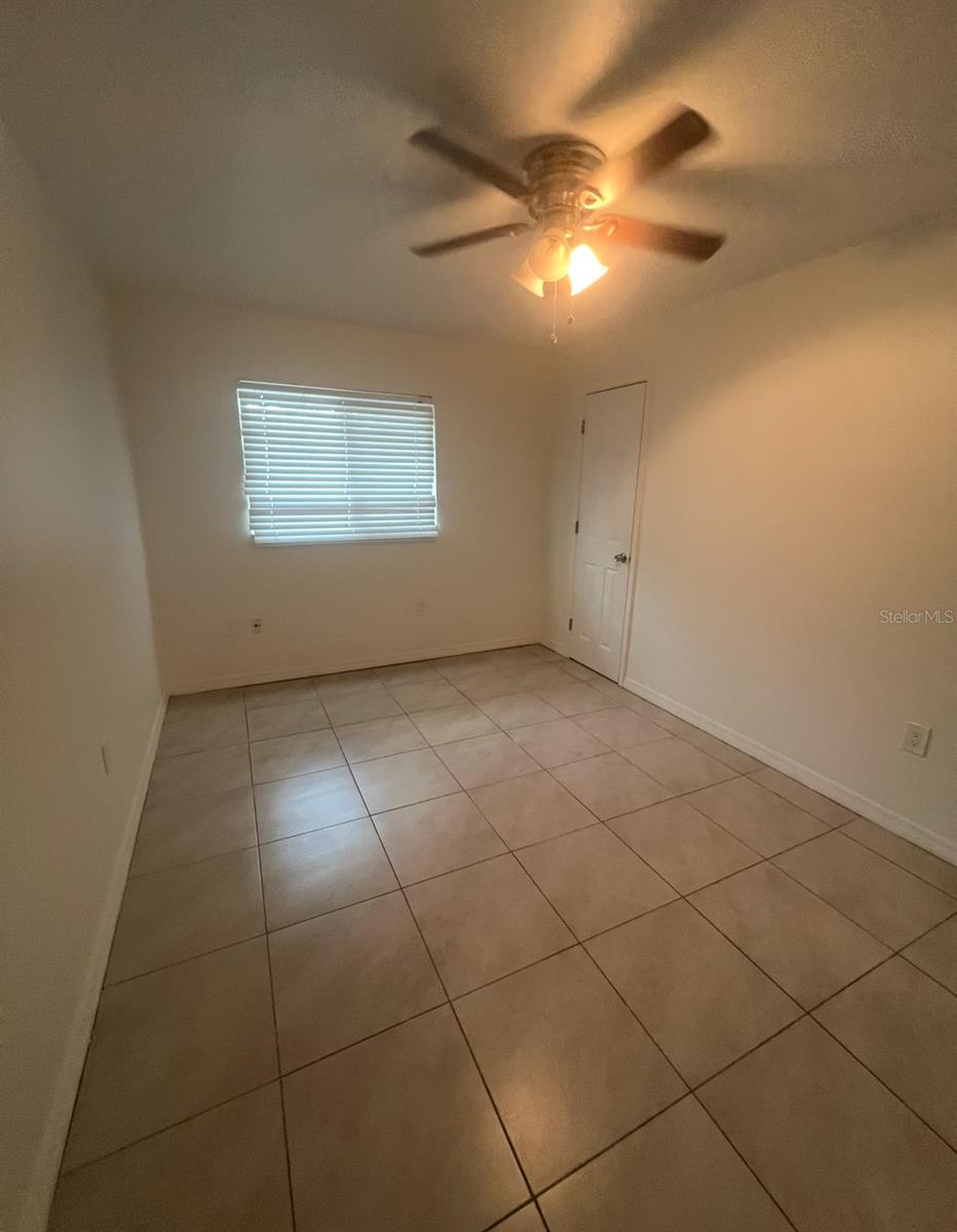 Listing photo id 9 for 4731 Violet Avenue