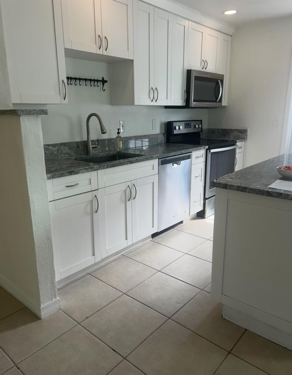 Listing photo id 0 for 4731 Violet Avenue