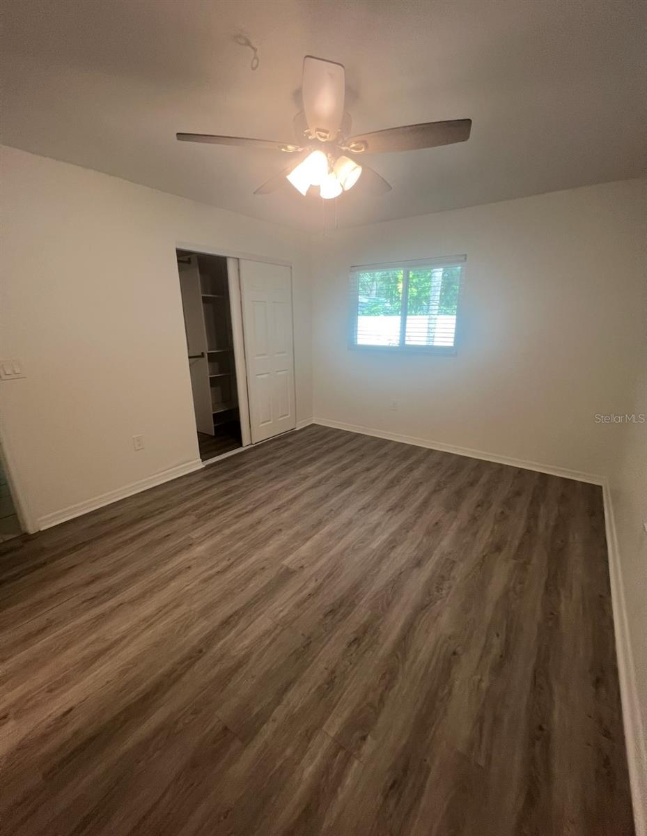 Listing photo id 6 for 4731 Violet Avenue