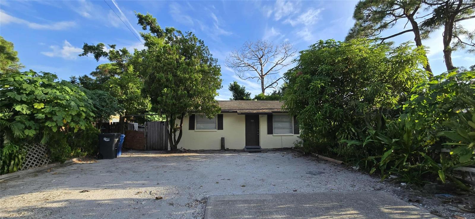 Listing Details for 408 60th Avenue Drive W, BRADENTON, FL 34207