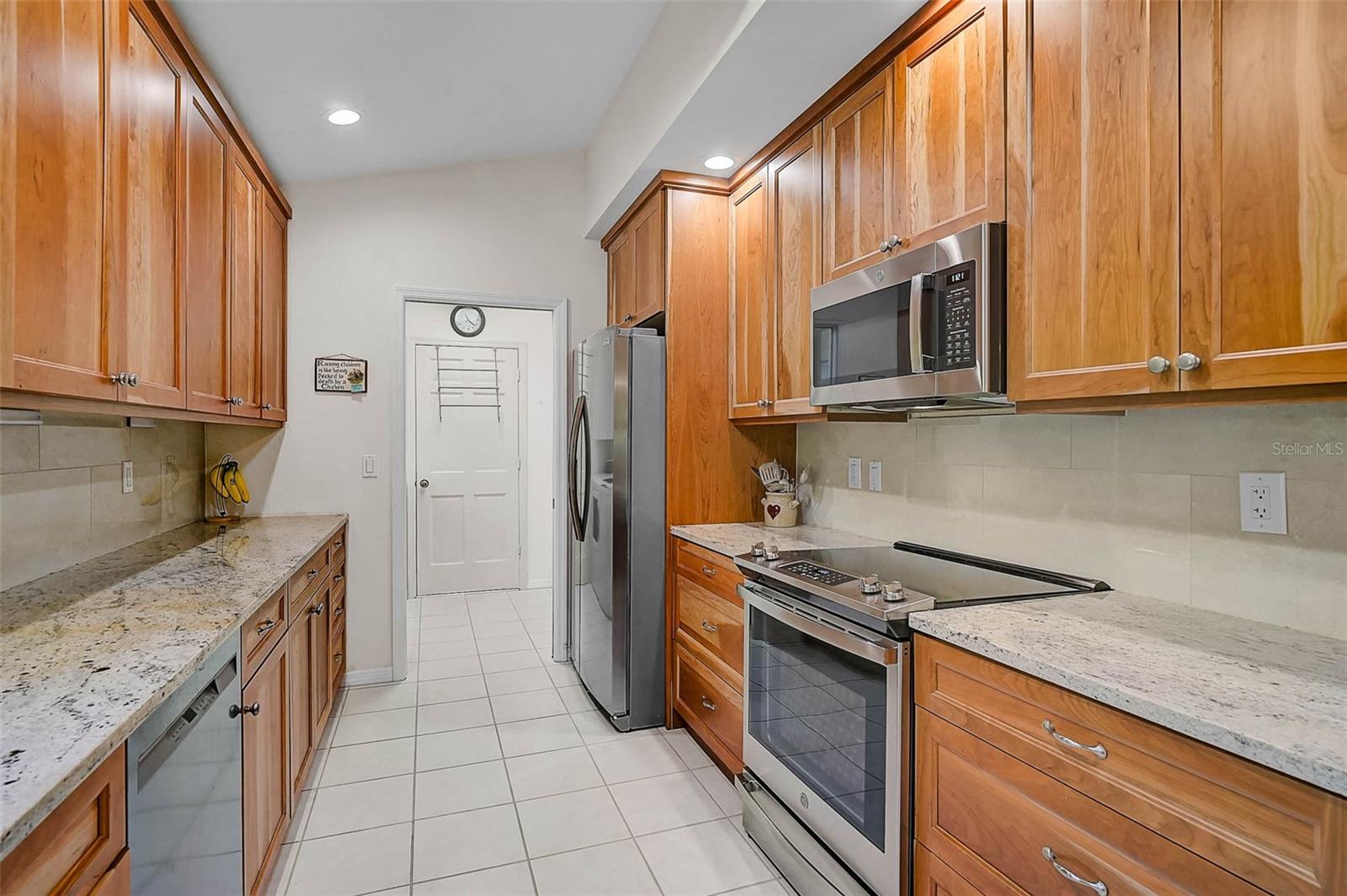 Image 17 of 50 For 7363 Oak Moss Drive 33