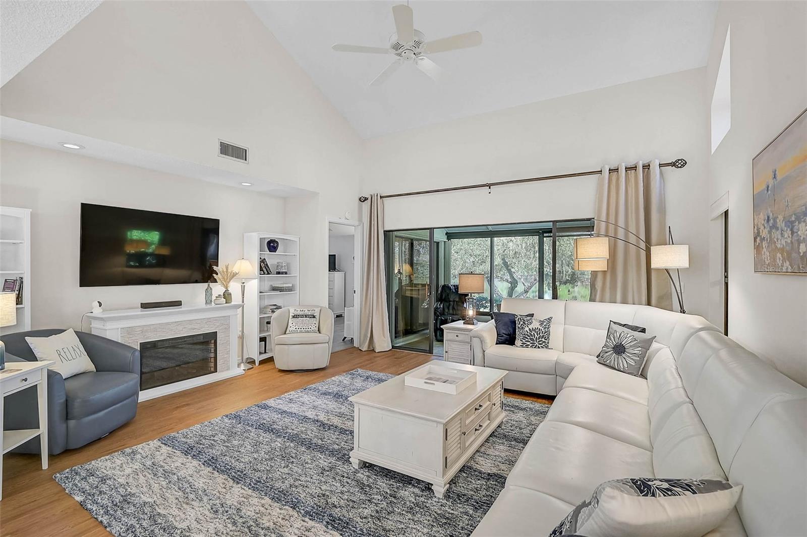 Image 9 of 50 For 7363 Oak Moss Drive 33