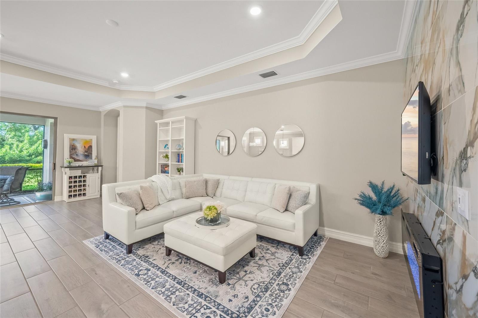 Image 36 of 75 For 340 Toscavilla Boulevard