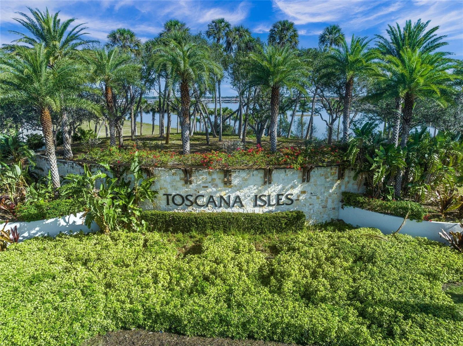 Image 8 of 75 For 340 Toscavilla Boulevard