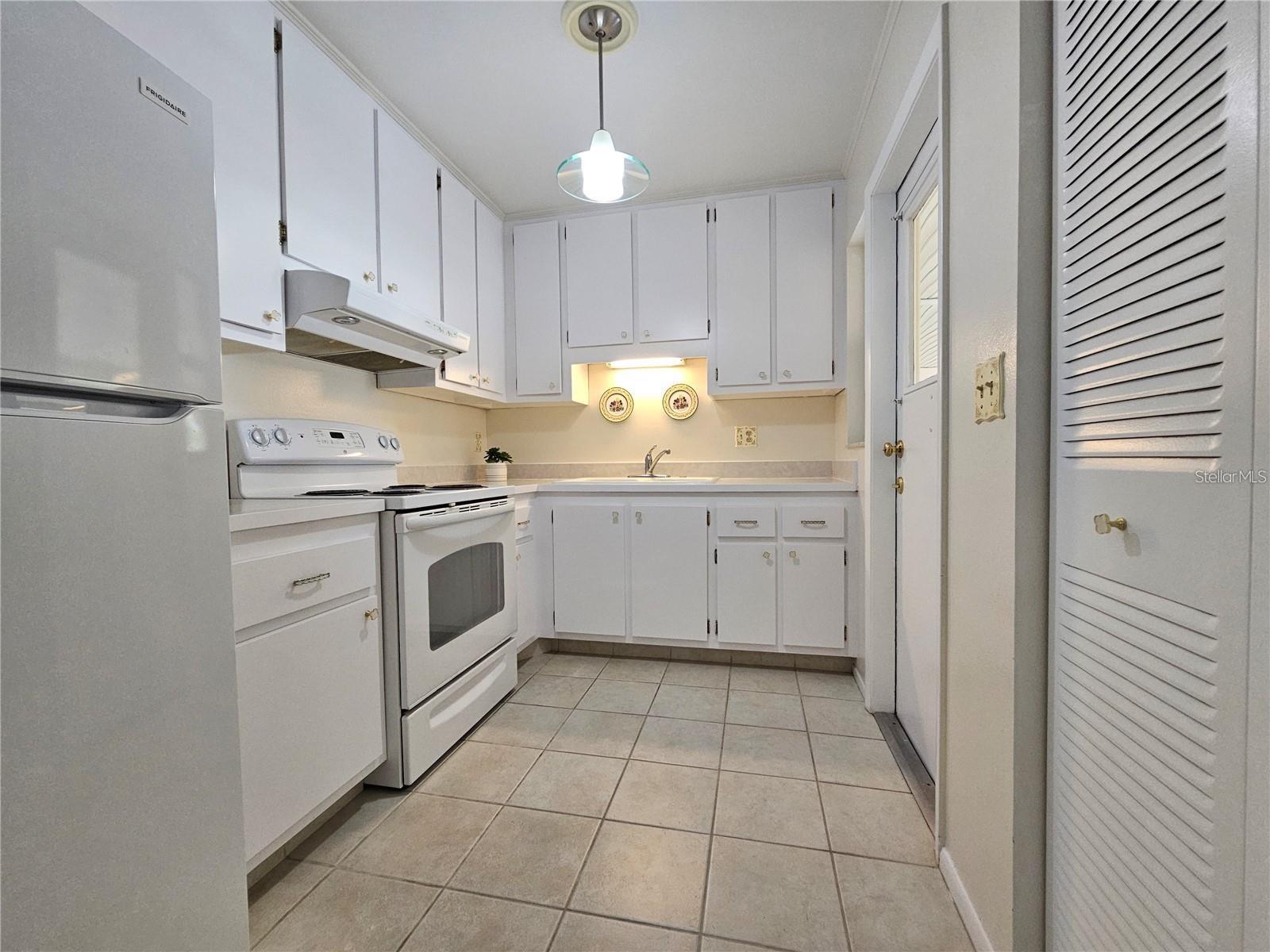 Image 9 of 28 For 390 301 Boulevard W 5b