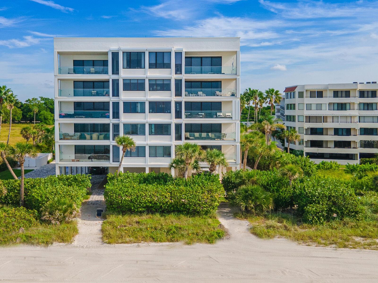 Image 30 of 57 For 1511 Gulf Of Mexico Drive 201