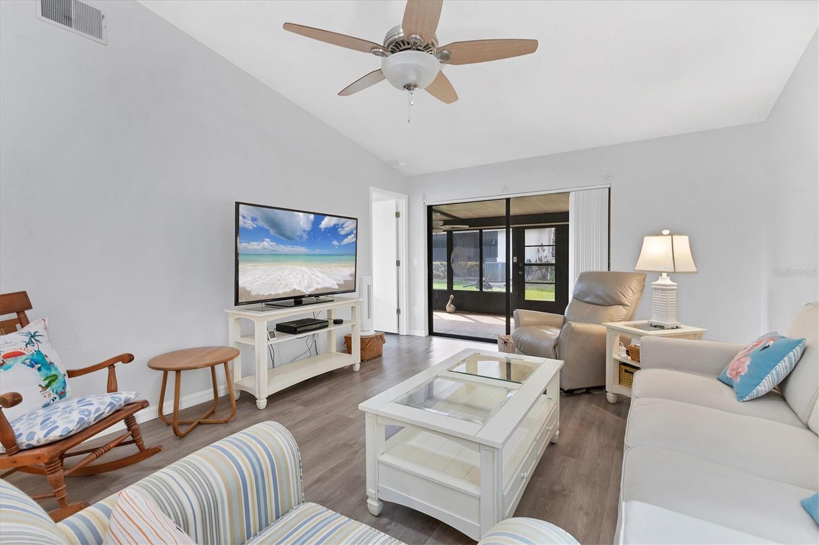 Image 18 of 45 For 6425 Heritage Lane