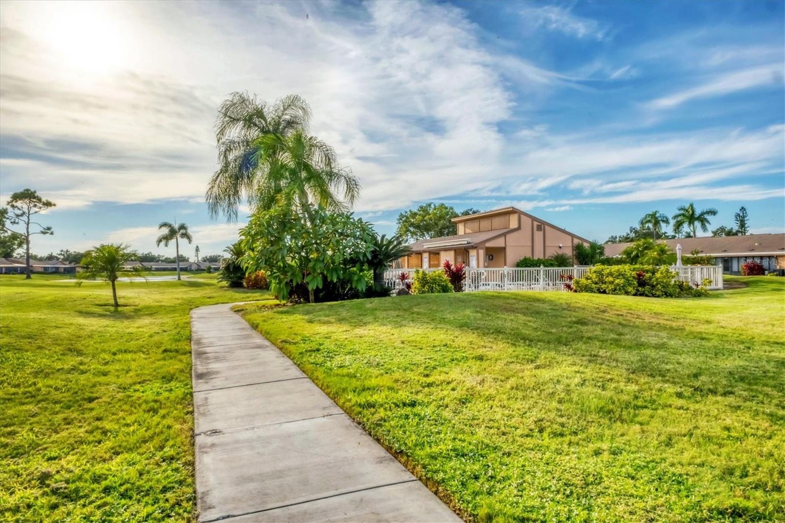 Image 4 of 45 For 6425 Heritage Lane