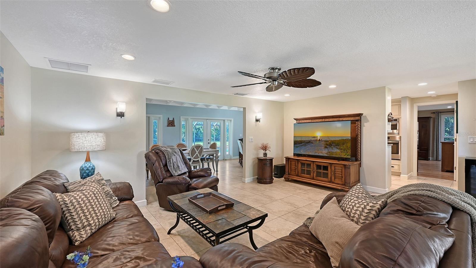 Image 8 of 55 For 407 Bellini Circle