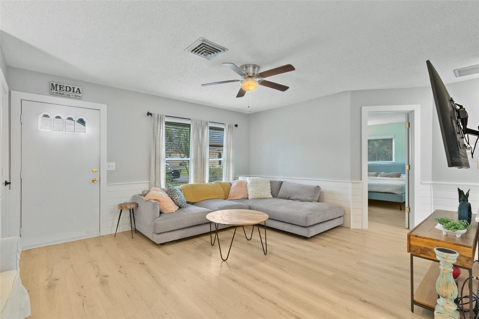 Image 6 of 36 For 4850 Neptune Road