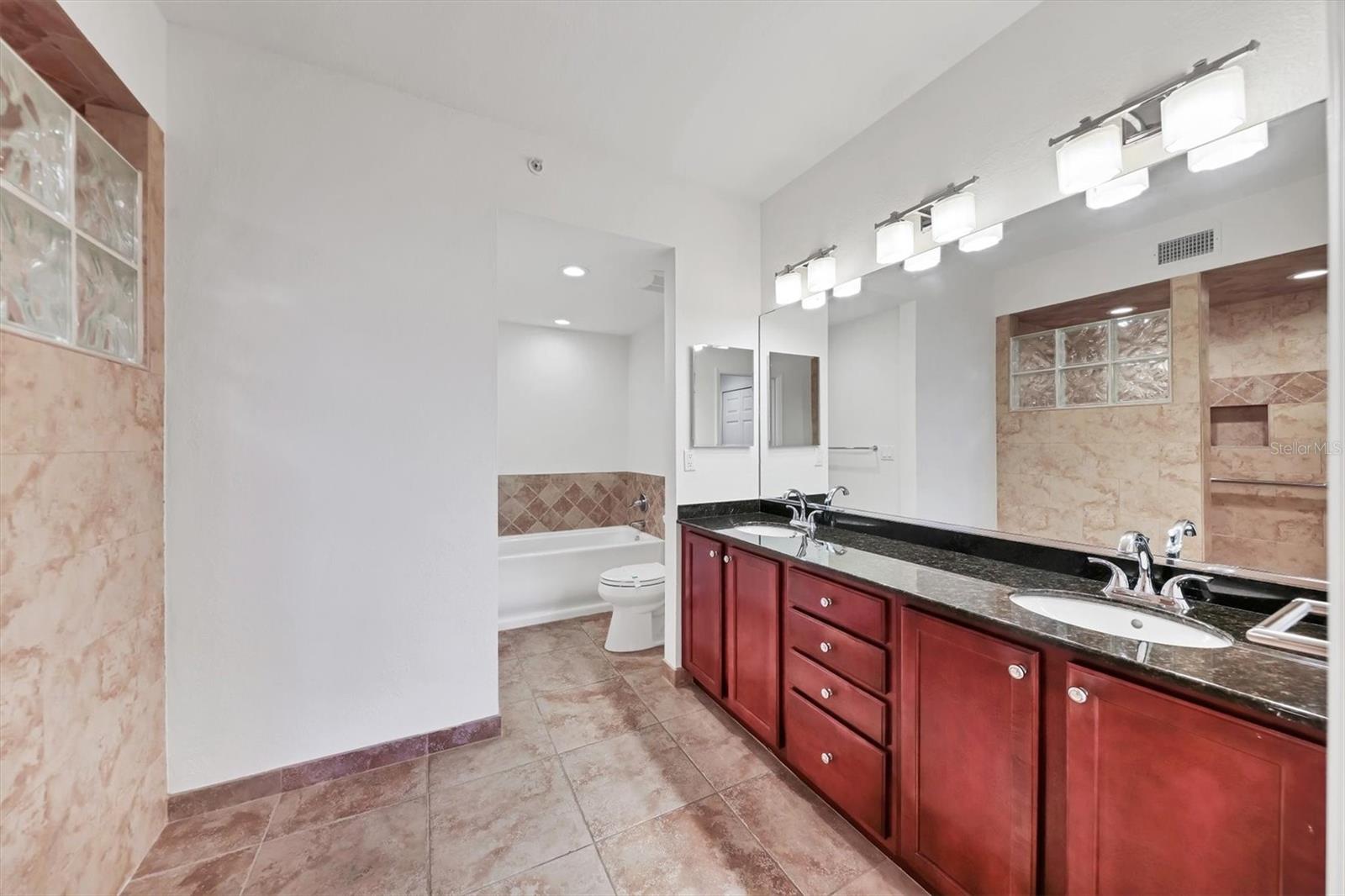 Image 18 of 41 For 2313 Jessie Harbor Drive 2302
