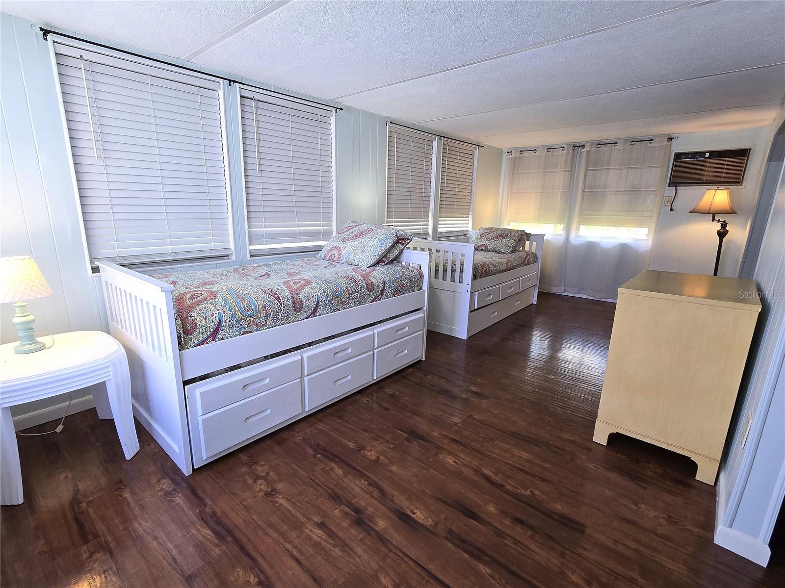 Image 11 of 37 For 6710 36th Avenue E 37