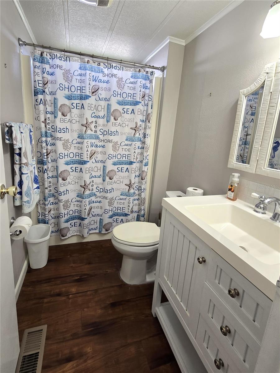 Image 21 of 37 For 6710 36th Avenue E 37