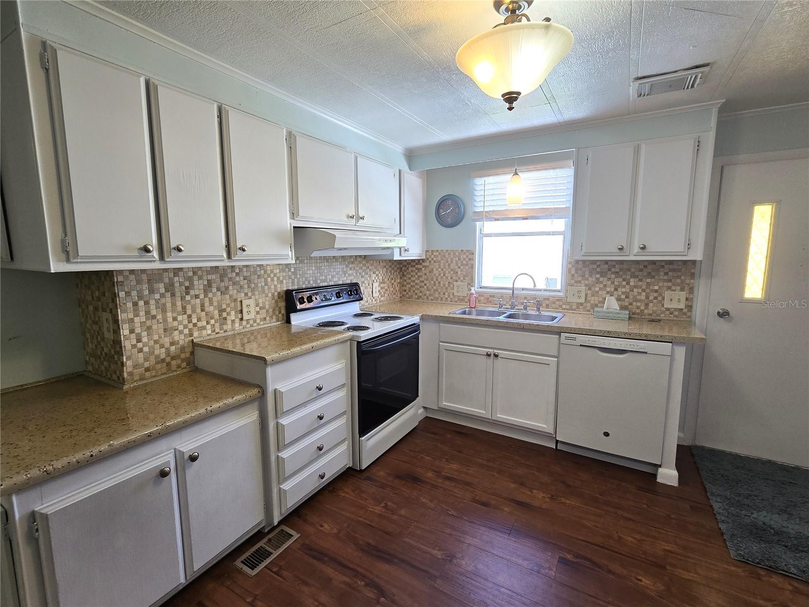 Image 7 of 37 For 6710 36th Avenue E 37
