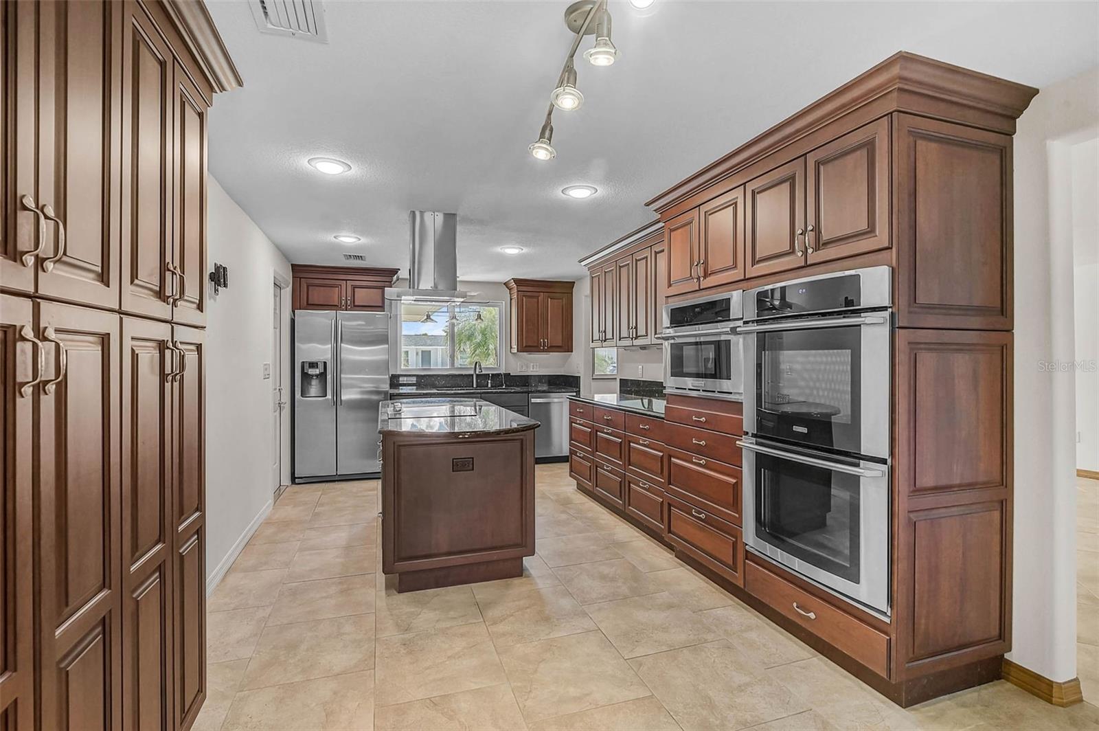 Image 6 of 48 For 1720 Coral Sands Court