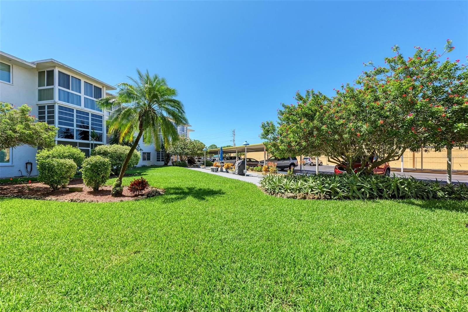 Image 30 of 31 For 708 Tamiami Trail S 201